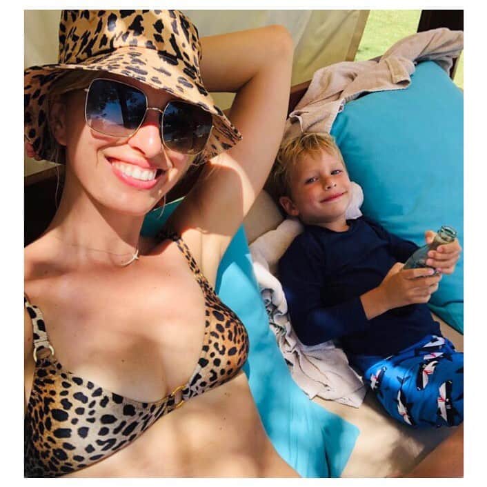 カロリナ・クルコヴァさんのインスタグラム写真 - (カロリナ・クルコヴァInstagram)「JUST RELAX ☀️ Mommy time #Noah ❤️ have a nice summer holidays! #KK 💋#summertime #mykaplankaya」7月31日 1時05分 - karolinakurkova