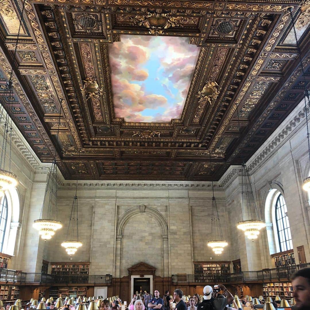 ジョディ・スウィーティンさんのインスタグラム写真 - (ジョディ・スウィーティンInstagram)「In between meetings took a little trip to the New York Public Library. I could stay there and read for hours! #bookworm #rbg #itstheghostbusterslibrary」7月31日 1時07分 - jodiesweetin
