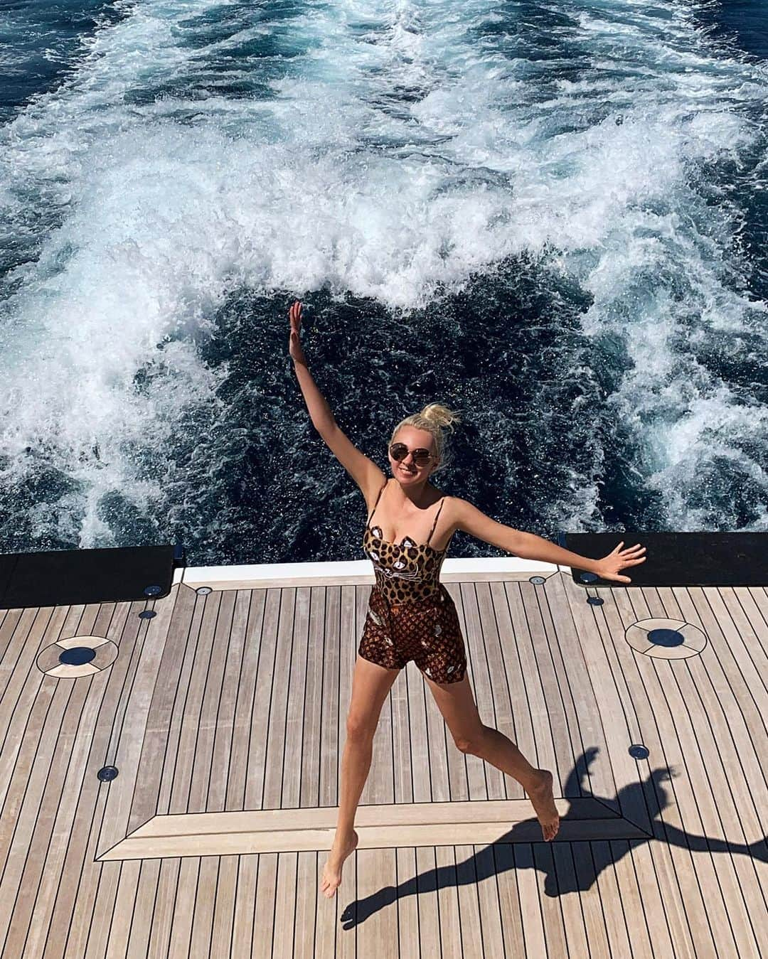 ヤナ・ルドコフスカヤさんのインスタグラム写真 - (ヤナ・ルドコフスカヤInstagram)「Hello Porto Cervo 💙💦」7月31日 1時12分 - rudkovskayaofficial