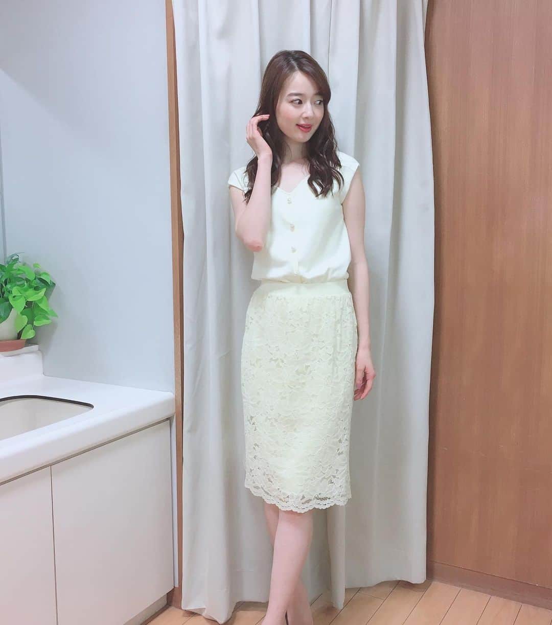 TBS「ビジネスクリック」さんのインスタグラム写真 - (TBS「ビジネスクリック」Instagram)「本日の#中城あすか さんの衣装は#rirandture のセットアップでした🌼イエローが華やかでとても上品ですね🥰 . #ビジネスクリック #ビジクリ  #businessclick #tbs #夏コーデ #イエローコーデ」7月31日 1時22分 - business_click