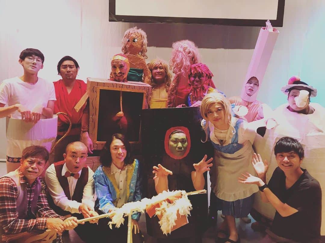 たわたのインスタグラム：「劇団前野による500円ミュージカル。今回は美女と野獣でした！ #今回の役柄はガストンの子分役のたわた #全力でたわたを演じきりました！ #また次回もたわたを演じたいと思います！ #あざんした！！」