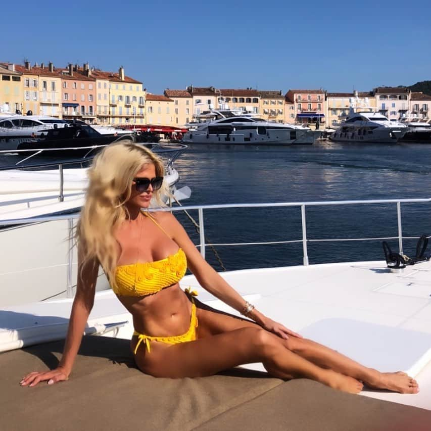 ヴィクトリア・シルヴステッドさんのインスタグラム写真 - (ヴィクトリア・シルヴステッドInstagram)「Hope you’re having an amazing Summer... A bientôt St Tropez 💋」7月31日 1時28分 - victoriasilvstedt