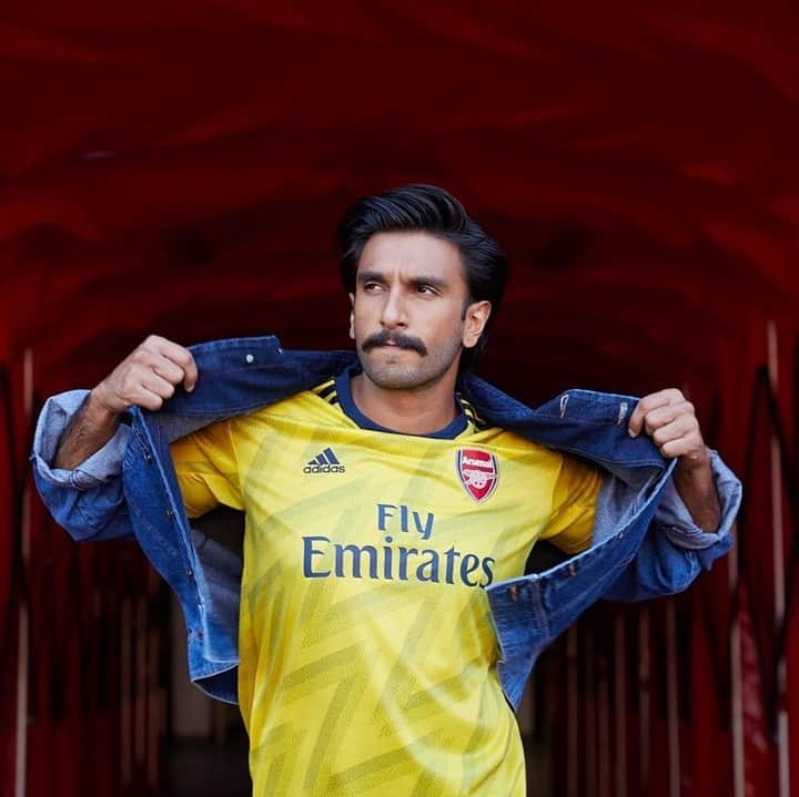 アーセナルFCさんのインスタグラム写真 - (アーセナルFCInstagram)「Look who dropped by the Emirates recently! 🇮🇳 ⁠ ⁠ Good to see you representin’, Ranveer Singh 😎⁠ ⁠ #Arsenal #AFC #RanveerSingh」7月31日 1時30分 - arsenal