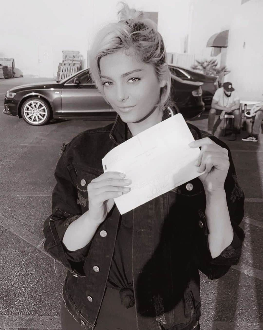 Bebe Rexhaさんのインスタグラム写真 - (Bebe RexhaInstagram)「I GOT MY DRIVERS LICENSE TODAY!!!!! Woot woot. What kind of car should I gettttt????!!!? 🚗 🚗 🚗」7月31日 1時34分 - beberexha