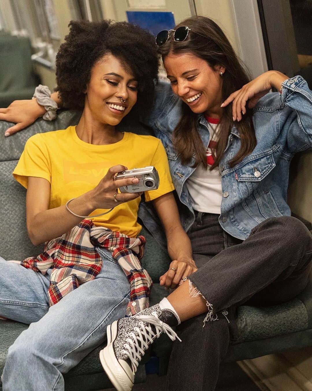 Levi’sさんのインスタグラム写真 - (Levi’sInstagram)「Two is always better than one. . Tag your style ride or die for #FriendshipDay.」7月31日 1時39分 - levis
