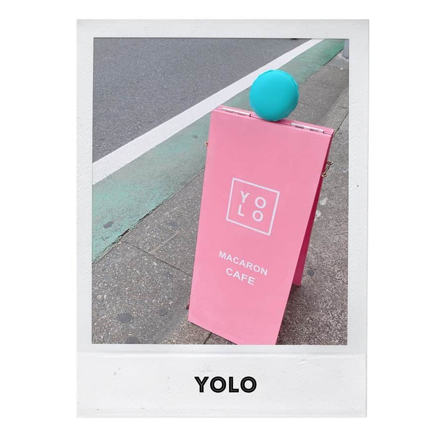 小祝麻里亜さんのインスタグラム写真 - (小祝麻里亜Instagram)「【YOLO TOKYO／カフェ ・学芸大学】 ． ぷらっと歩いていたら、突如 韓国？なカフェを発見☕️ ． ． デザートとカフェのお店で、店内はピンク一色。可愛すぎるマカロンが陳列されてるよ💘 韓国のマカロンなんだって🍰🍰 ． 店内に椅子はないけど、お店の出口にベンチが1つ。テイクアウトでお土産にも良いと思います☺️☺️＊テイクアウト用のBOXもピンクで可愛かった！ ． ． インスタ映えなフルーツインのドリンクもスイーツもあったのに、私は普通にカフェラテ ( しかもホット ) をテイクアウト🤣 ． ． 次回はマカロン買ってみようかな〜😘🛍 @_yolo_tokyo_  ここ見ればマカロンとか載ってましたよ❣️❣️ ．  行き方👉 東急東横線 学芸大学駅 徒歩5分 位置情報もつけたからMAPみてね！ ． ． ＿＿＿＿＿＿＿＿＿＿＿ #tokyocafe #gakugeidaigaku #yolotokyocafeanddessert #日本カフェ #東京カフェ #カフェ巡り #カフェ活 #カフェスタグラム #学芸大学カフェ #目黒カフェ #韓国カフェ #マカロン #카페 #카페추천 #카페 #카페스타그램 #마카롱」7月31日 1時41分 - maria_koiwai