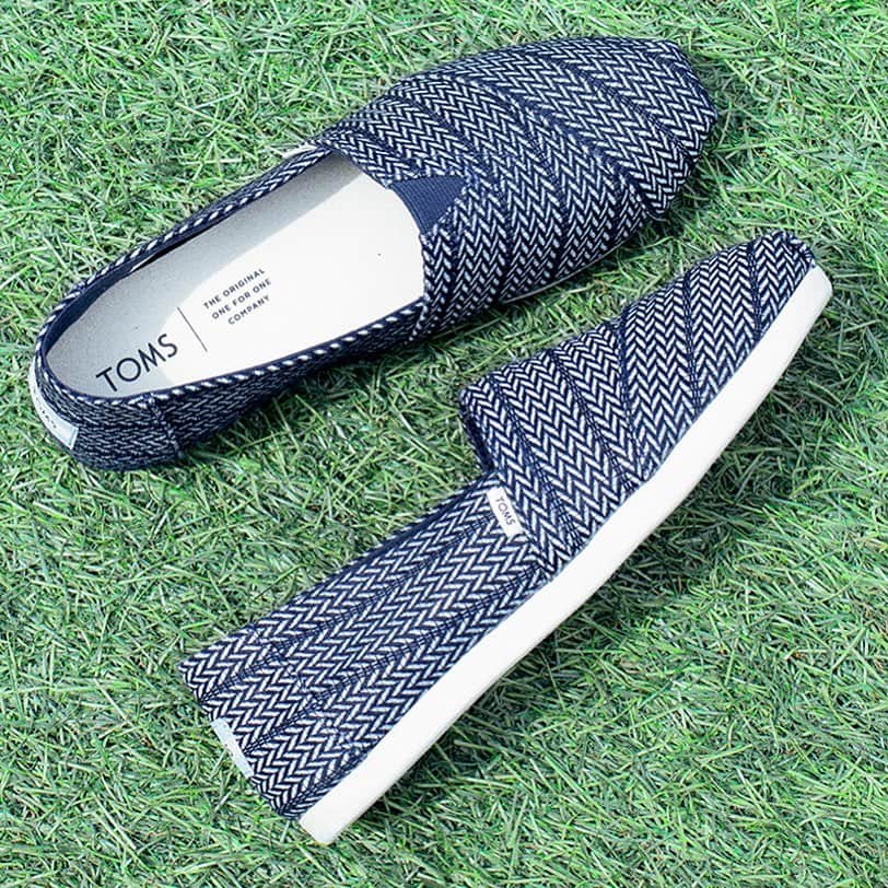 トムズシューズのインスタグラム：「The very definition of a go-to. Tag a friend who’d wear these.」
