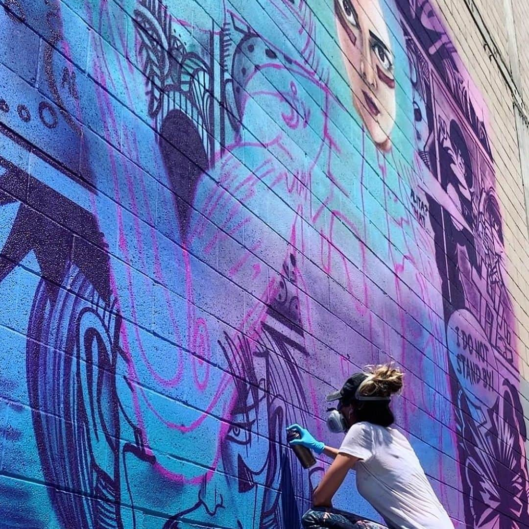 3M（スリーエム）さんのインスタグラム写真 - (3M（スリーエム）Instagram)「Commissioned for @alitamovie, artist & muralist @CloeHakakian paints a breathtaking interactive mural with assistance from the 3M™ Paint Project Respirator 6000 Series. Check out her account to see the finished creation. #WonderWithUs 📸: @CloeHakakian #CloeART #muralart #wonderwithus」7月31日 1時52分 - 3m