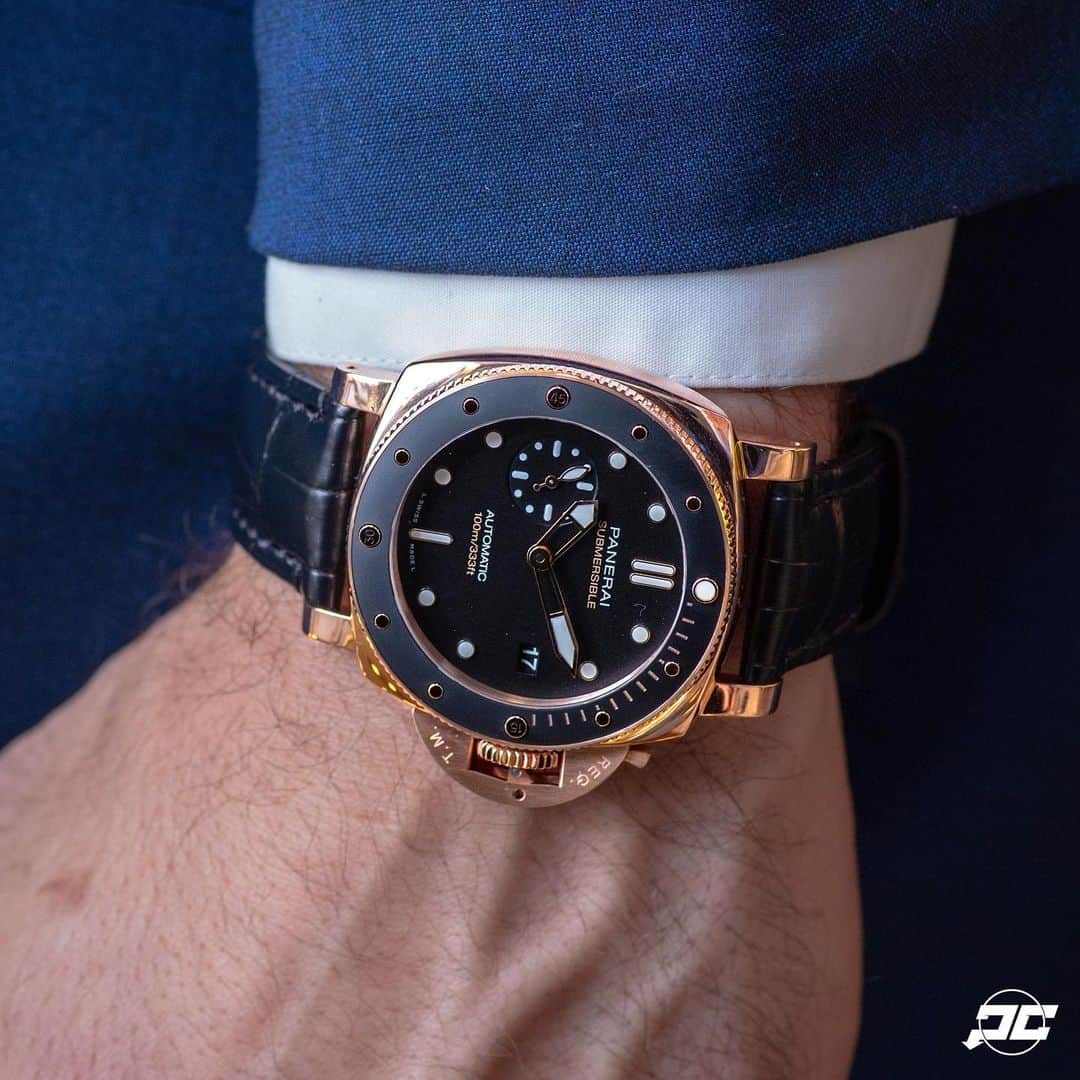 パネライのインスタグラム：「How do you feel about precious metal submersibles like this #Panerai #PAM974 42mm Goldtech™ with black ceramic bezel. So  Goldtech™ is a gold alloy that has a bit more copper in it than rose gold so it has a darker red tone and also has Platinum to help against oxidation.  Retail $26,700. #paneraicentral」
