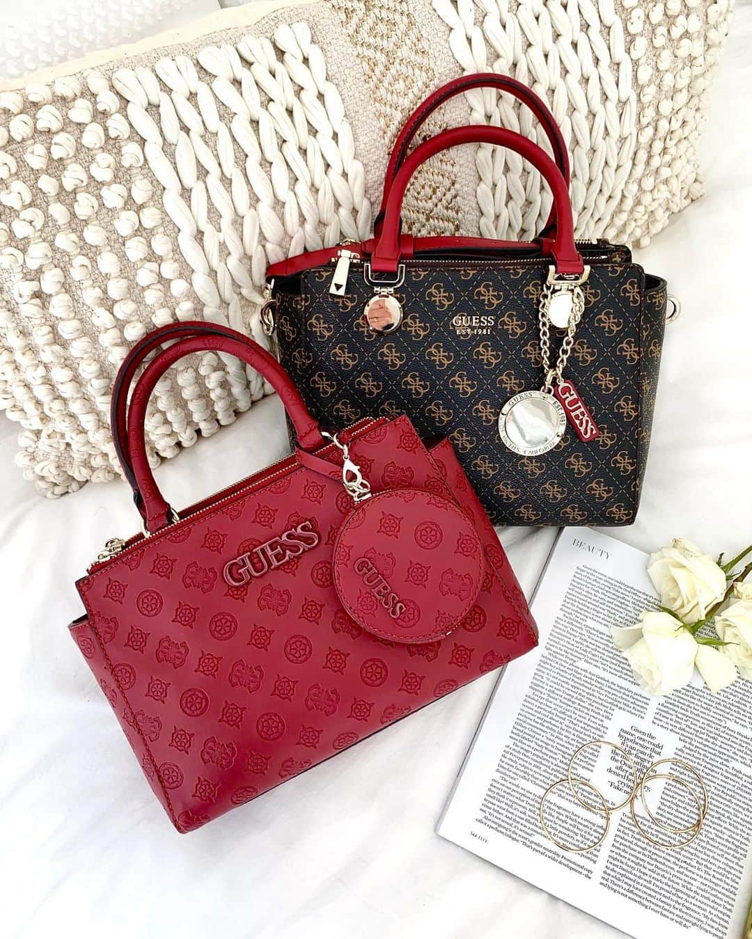 ゲスさんのインスタグラム写真 - (ゲスInstagram)「secure the bag(s) 🔓❤️✨ which one would you choose? #GUESSHandbags #LoveGUESS」7月31日 2時09分 - guess