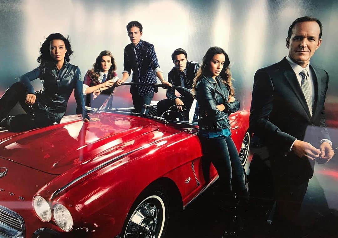 クラーク・グレッグのインスタグラム：「Last day of #agentsofshield My god, I love these people. 7 seasons」