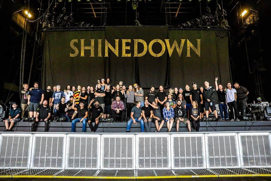 Shinedownさんのインスタグラム写真 - (ShinedownInstagram)「Major squad goals right here! Can’t get this past run off our minds. A massive thank you to @badflowermusic @dpuofficial @brokenhandsband for joining the journey and thank you to the crew, fans “family” and everyone else behind the scenes who made this tour possible.... We appreciate you... Every single one of you... 💛 It’s never goodbye it’s just till next time... 👊 And by next time we mean see you in the FALL! . . 📷 @sanjayparikhphoto #shinedown #attnattnworldtour #takemebacktuesday #squadgoals #rockwillneverdie」7月31日 2時41分 - shinedown