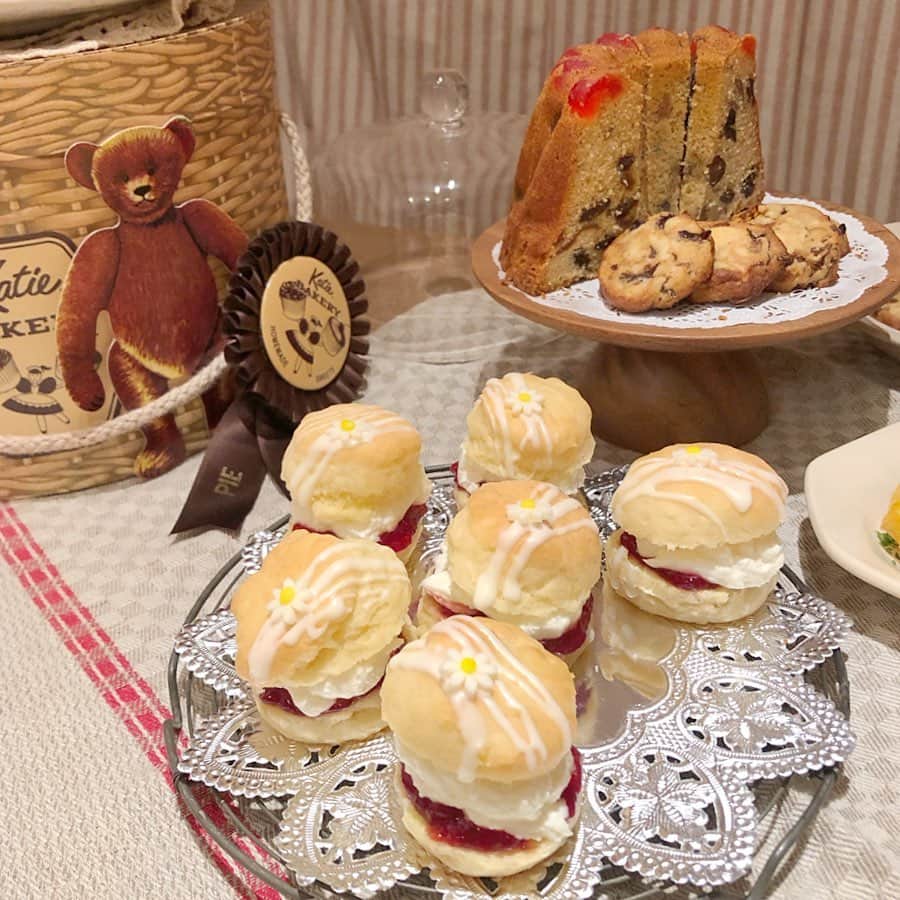 佐藤すみれさんのインスタグラム写真 - (佐藤すみれInstagram)「. . 🥐🥖🧸Katie bakery🧸🥖🥐 . . . . . #katie #katiethestore #katiebakery  #teddybear #cake #sweets #pie #cookie #scones #cupcakes」7月31日 2時43分 - sumiresato_official