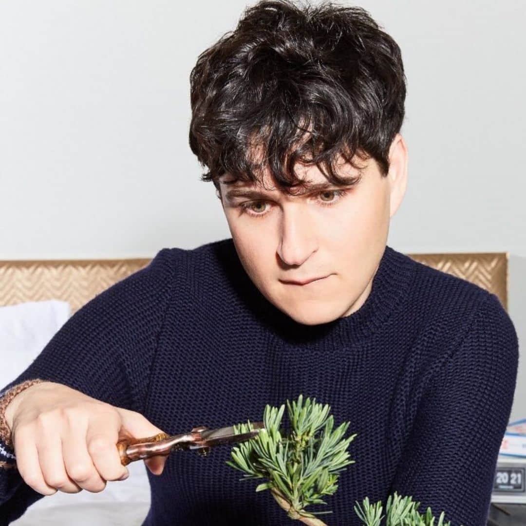 エズラ・クーニグのインスタグラム：「pruning (@eddiekmiles for @diymagazine)」