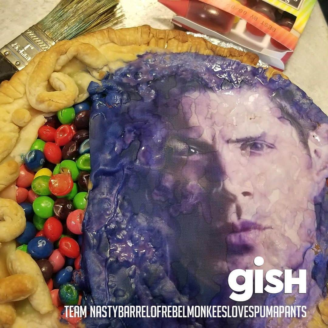 ミーシャ・コリンズさんのインスタグラム写真 - (ミーシャ・コリンズInstagram)「I hate to say it, but @jensenackles is turning into a crusty old man these days. #GISH」7月31日 3時05分 - misha