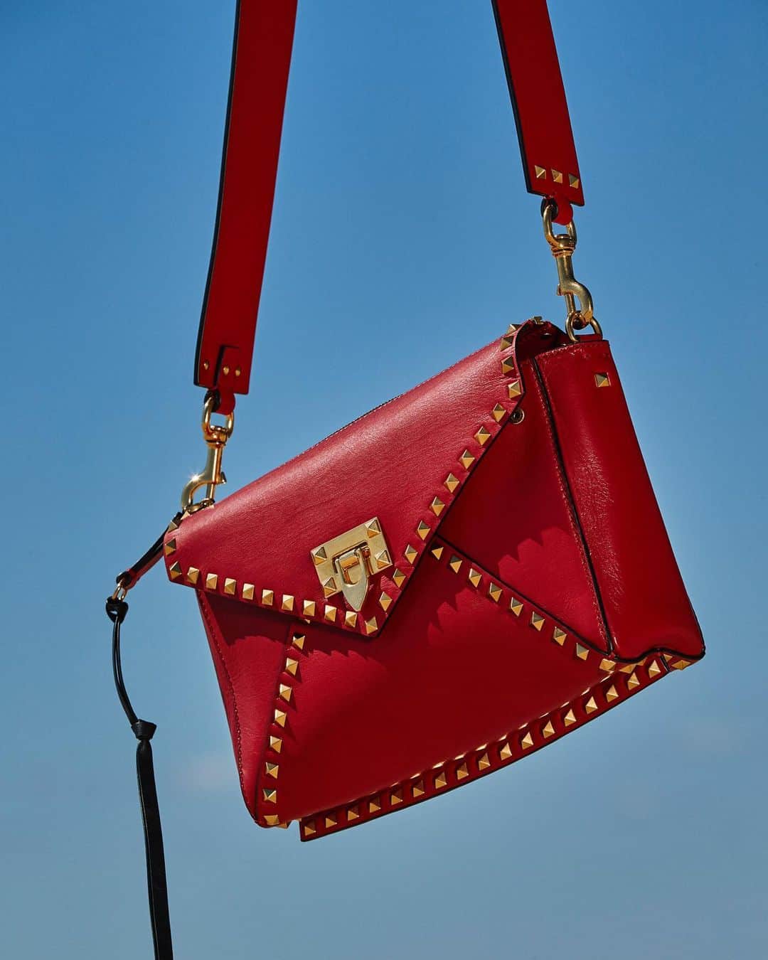 Saks Fifth Avenueのインスタグラム：「HANDBAG HEROES: @maisonvalentino’s Creative Director @pppiccioli is all about reinventing the iconic rockstud silhouette. Shop more new-season bags from @maisonvalentino, now at Saks. #SaksStyle」