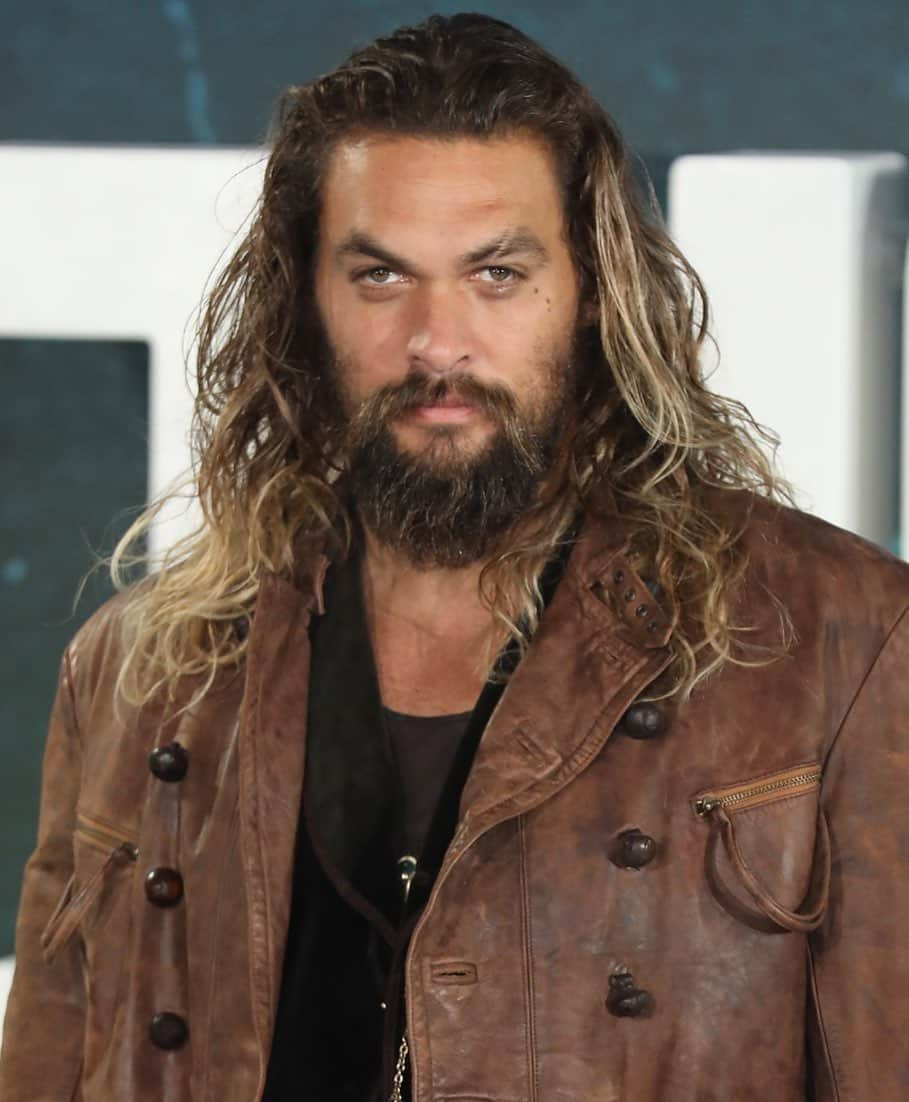 Just Jaredさんのインスタグラム写真 - (Just JaredInstagram)「Jason Momoa (@prideofgypsies) was body-shamed earlier this month when some claimed he has a “dad bod” now after being photographed shirtless. Tap this pic in the LINK IN BIO for Jason’s reaction to the body shaming.  #JasonMomoa Photo: Getty」7月31日 3時50分 - justjared