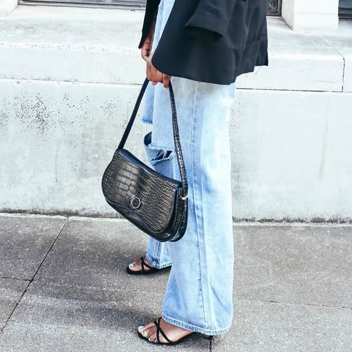 アクセサライズのインスタグラム：「The shoulder bag is back on fashion’s radar, and with it's mock-croc effect and curvaceous silhouette, our Roxy shoulder bag will carry sophistication through your looks. 📷 @hannahj.lewis 🔍 7901580300 Tap the link in the bio to shop now.  #Accessorize #Accessorizer」