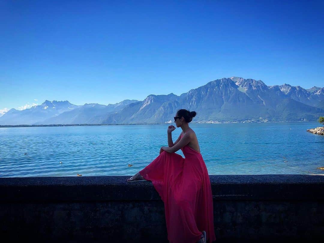 太田エイミーさんのインスタグラム写真 - (太田エイミーInstagram)「Morning walk from Clarens to Montreux. This is my kind of heaven. . . . . . . #swisstrip #inlovewithswitzerland @montreuxriviera @myvaud @myswitzerland @clercfabien #switzerlandsummer #lacleman #montreux #montreuxriviera #travelpost #travelblogger #traveljournal #lulus #lovelulus #travelswitzerland」7月31日 4時03分 - amyota