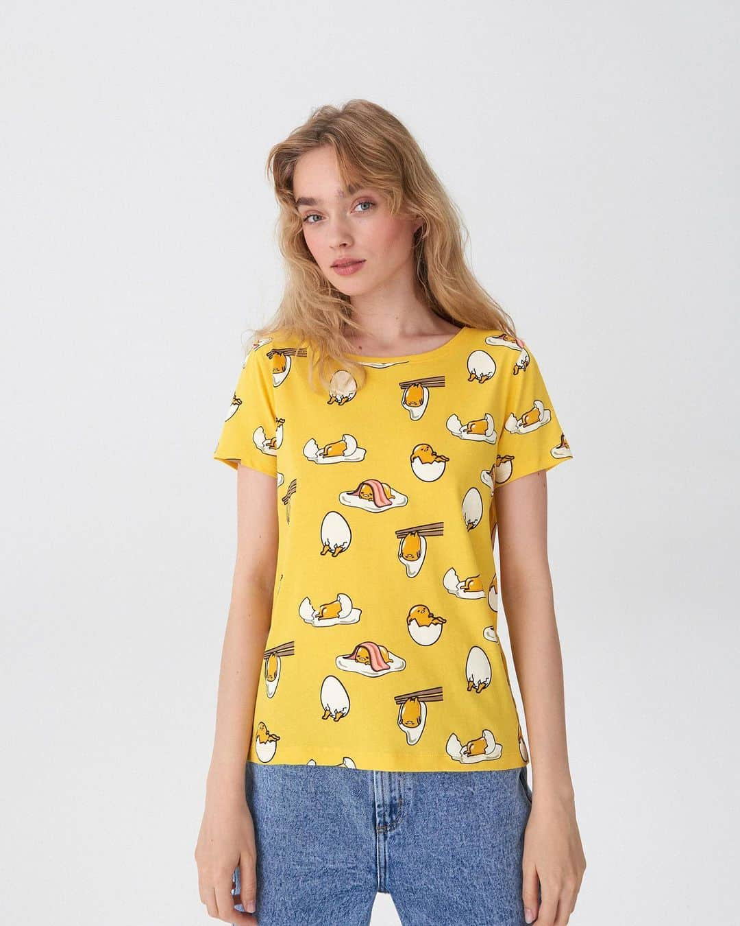 ぐでたまさんのインスタグラム写真 - (ぐでたまInstagram)「gude news! #gudetama apparel is now available at @house_brand in germany, eastern europe and russia across 300+ stores and online. link in bio to shop...」7月31日 4時03分 - gudetama