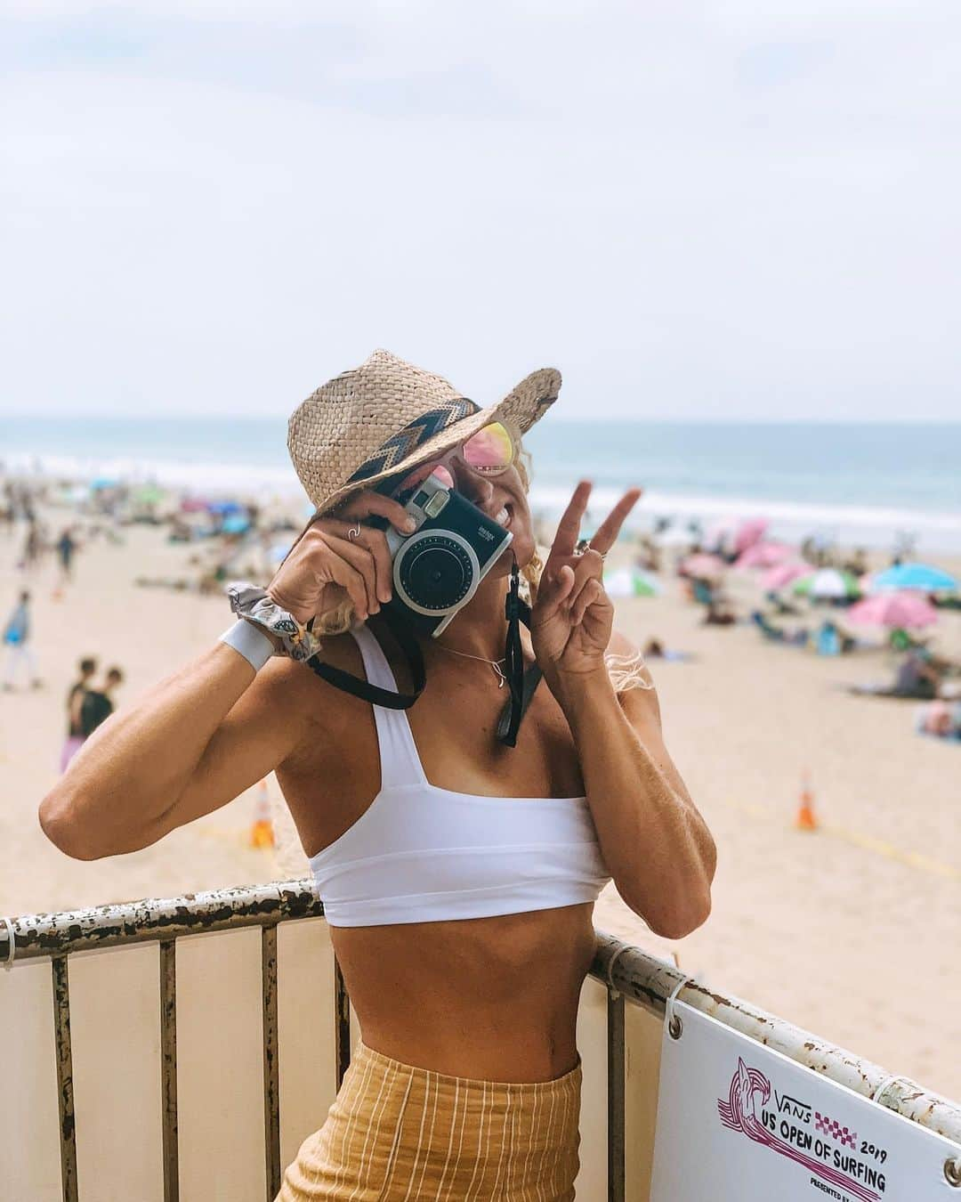 リンゼイ・ジャコベリスさんのインスタグラム写真 - (リンゼイ・ジャコベリスInstagram)「Thought I would stop by to check out the #vansusopenofsurfing to support my girl @tiablanco 📷 @camilamtv Thanks @swatch for the VIP treatment」7月31日 4時08分 - lindseyjacobellis