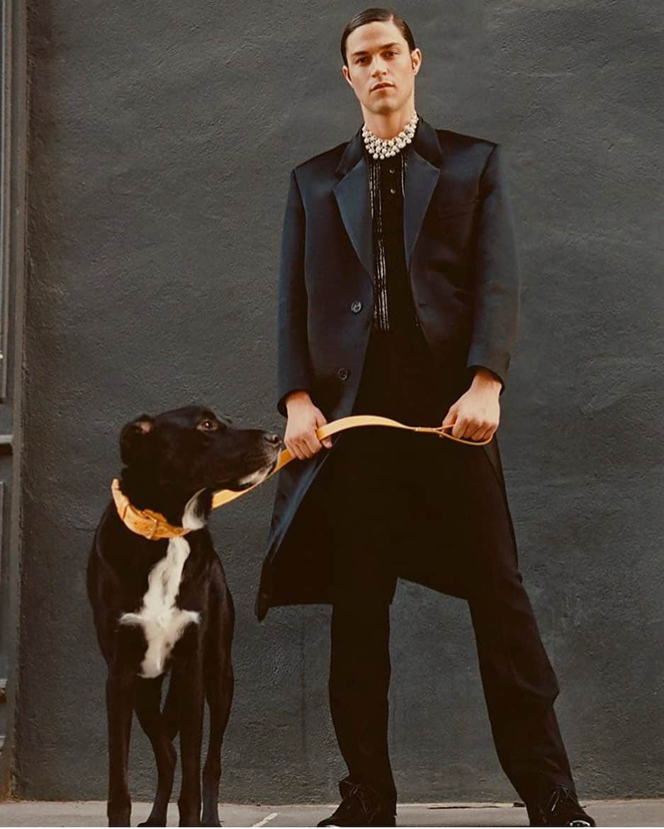 IMG Modelsさんのインスタグラム写真 - (IMG ModelsInstagram)「#Dog Day Afternoon. 🐾 #MilesMcMillan (@milesmcmillan) x @crmensbook. #📷 @cgbp #👔 @ronnie_hart #👦🏻 #IMGstars」7月31日 4時11分 - imgmodels