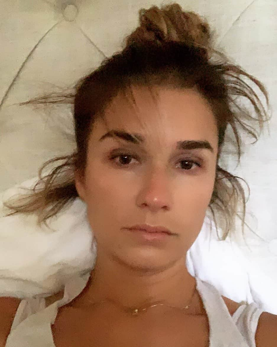 Jessie Jamesさんのインスタグラム写真 - (Jessie JamesInstagram)「Dear baby hairs that fell out after Forrest... please catch up with the rest of the crew so I can stop lookin crazy #thisishowilooknow」7月31日 4時30分 - jessiejamesdecker