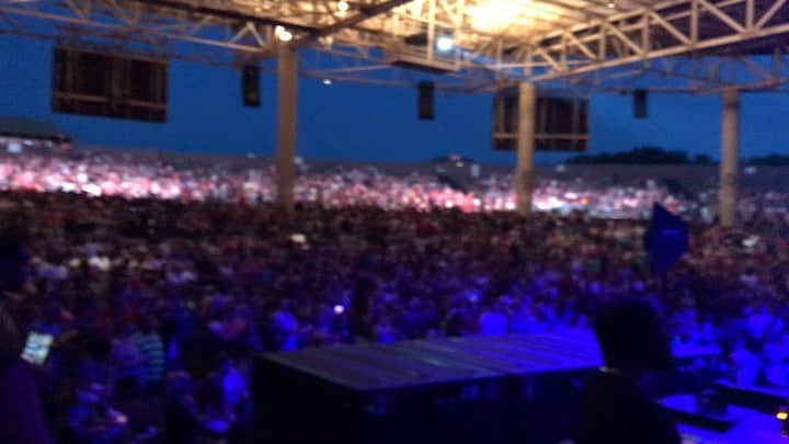 MCハマーのインスタグラム：「THANK YOU for an Amazing Night #INDY !!!! 🕺🏿💃🏿🕺🏿💃🏿🕺🏿🙏🏿❤️」