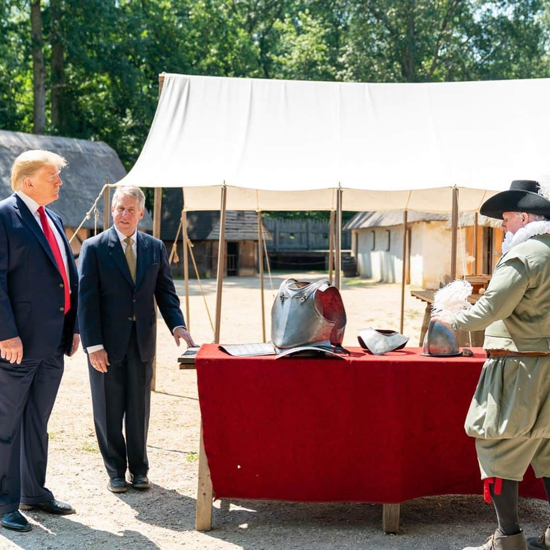 ドナルド・トランプさんのインスタグラム写真 - (ドナルド・トランプInstagram)「President Donald J. Trump tours the James Fort Replica with Philip Emerson, Executive Director of the James-Yorktown Foundation, Inc. Tuesday, July 30, 2019, at Jamestown Settlement Museum in Williamsburg, Va.」7月31日 4時57分 - realdonaldtrump