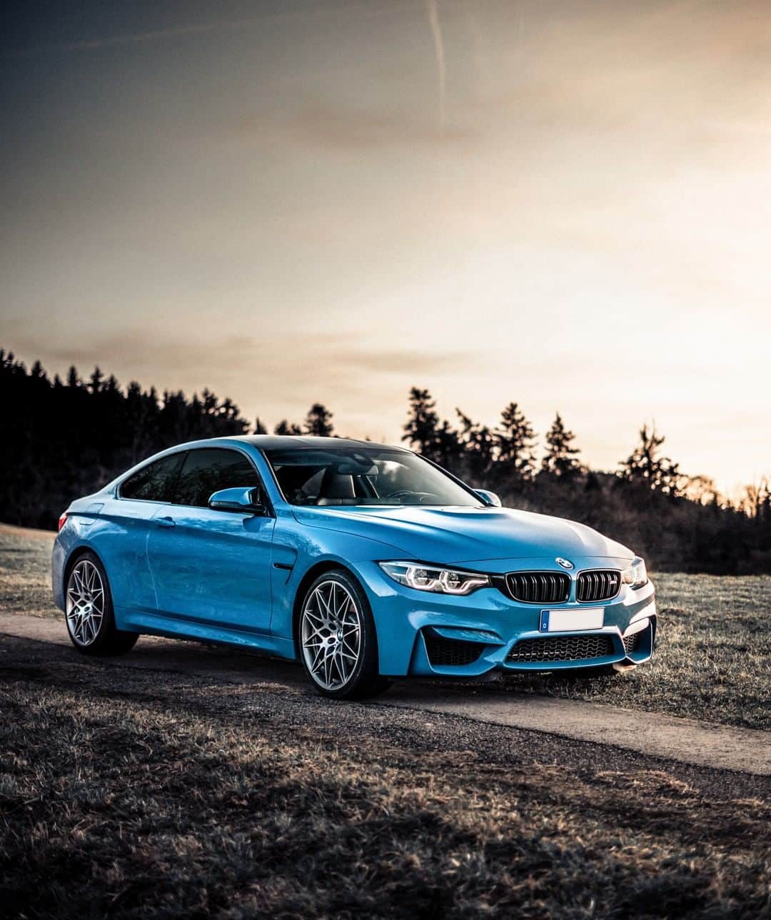 BMWのインスタグラム：「The perfect comeback to sunlight. The BMW M4 Coupé. #TheM4 #BMW #M4 #BMWM #BMWrepost @m4_bluebeast @max.carphotography __ BMW M4 Coupé: Fuel consumption in l/100 km (combined): 10.0 (9.3). CO2 emissions in g/km (combined): 227 (213). The figures in brackets refer to the vehicle with seven-speed M double-clutch transmission with Drivelogic. The values of fuel consumptions, CO2 emissions and energy consumptions shown were determined according to the European Regulation (EC) 715/2007 in the version applicable at the time of type approval. The figures refer to a vehicle with basic configuration in Germany and the range shown considers optional equipment and the different size of wheels and tires available on the selected model. The values of the vehicles are already based on the new WLTP regulation and are translated back into NEDC-equivalent values in order to ensure the comparison between the vehicles. [With respect to these vehicles, for vehicle related taxes or other duties based (at least inter alia) on CO2-emissions the CO2 values may differ to the values stated here.] The CO2 efficiency specifications are determined according to Directive 1999/94/EC and the European Regulation in its current version applicable. The values shown are based on the fuel consumption, CO2 values and energy consumptions according to the NEDC cycle for the classification. For further information about the official fuel consumption and the specific CO2 emission of new passenger cars can be taken out of the „handbook of fuel consumption, the CO2 emission and power consumption of new passenger cars“, which is available at all selling points and at https://www.dat.de/angebote/verlagsprodukte/leitfaden-kraftstoffverbrauch.html.」