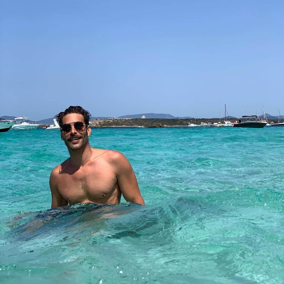 ジョン・コルタジャレナさんのインスタグラム写真 - (ジョン・コルタジャレナInstagram)「Summer 2019」7月31日 5時15分 - jonkortajarena