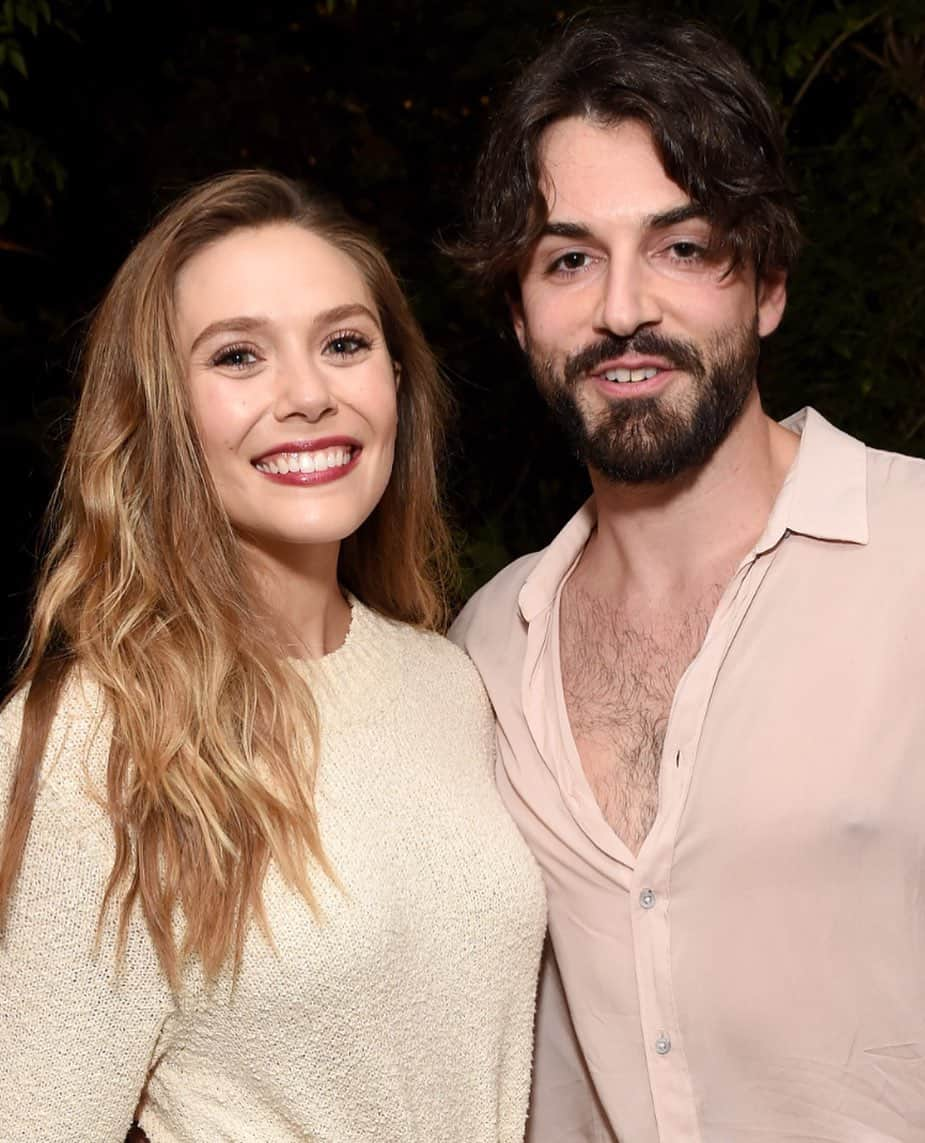 Just Jaredさんのインスタグラム写真 - (Just JaredInstagram)「Elizabeth Olsen and her boyfriend, Robbie Arnett, are reportedly engaged! Tap this pic in the LINK IN BIO for more! #ElizabethOlsen #RobbieArnett Photo: Getty」7月31日 5時49分 - justjared