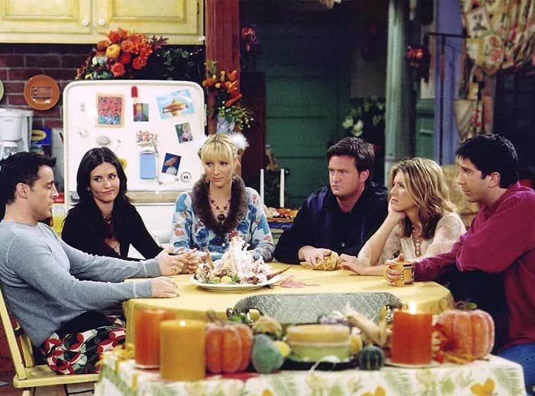 E! Onlineさんのインスタグラム写真 - (E! OnlineInstagram)「They don’t know that we know they know we know about the #Friends pop-up in NYC! Which iconic set would you be most excited to see? (📷: NBC)」7月31日 6時06分 - enews