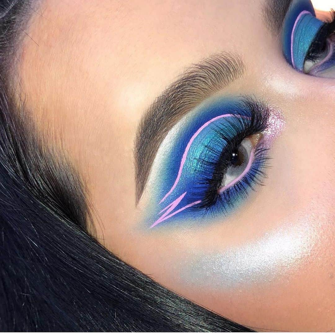 Jeffree Star Cosmeticsさんのインスタグラム写真 - (Jeffree Star CosmeticsInstagram)「ICYYYY🥶😍 @_wegonslay_ created this look using our #BLUEBLOOD palette 💙 #jeffreestarcosmetics #bluebloodpalette」7月31日 6時00分 - jeffreestarcosmetics