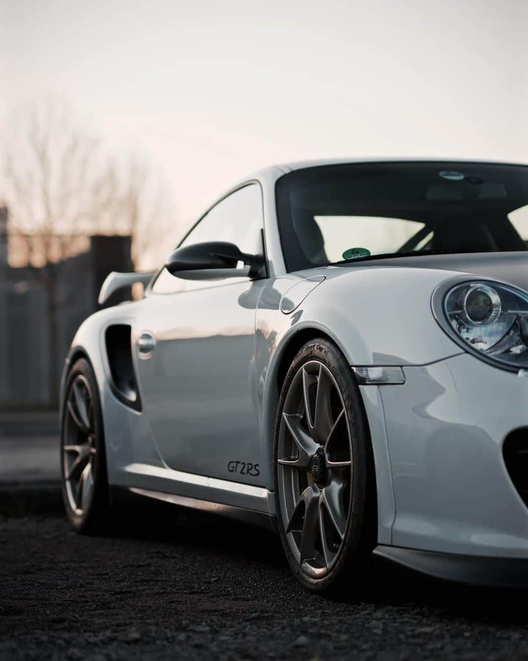 Porscheさんのインスタグラム写真 - (PorscheInstagram)「Patiently waiting for a challenge. #PorscheMoment #Porsche #911 #997 #GT2RS (📸: @svengrandel)」7月31日 6時00分 - porsche