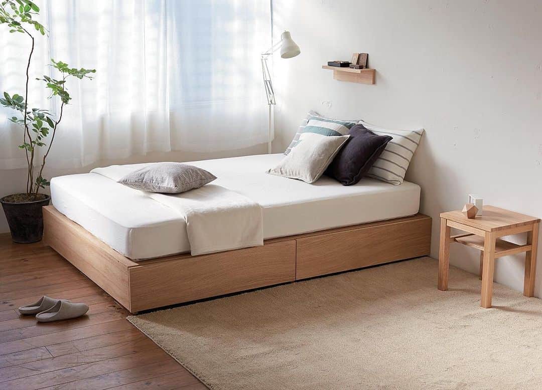 MUJI USAさんのインスタグラム写真 - (MUJI USAInstagram)「The design of the Pocket Coil Mattress distributes body weight evenly across the surface and minimizes sinking and movement, for a night of sleep without disruptions.  Shop our limited time offer on Mattresses in stores and online - receive up to $80 off all sizes. #muji #mujiusa」7月31日 7時01分 - mujiusa
