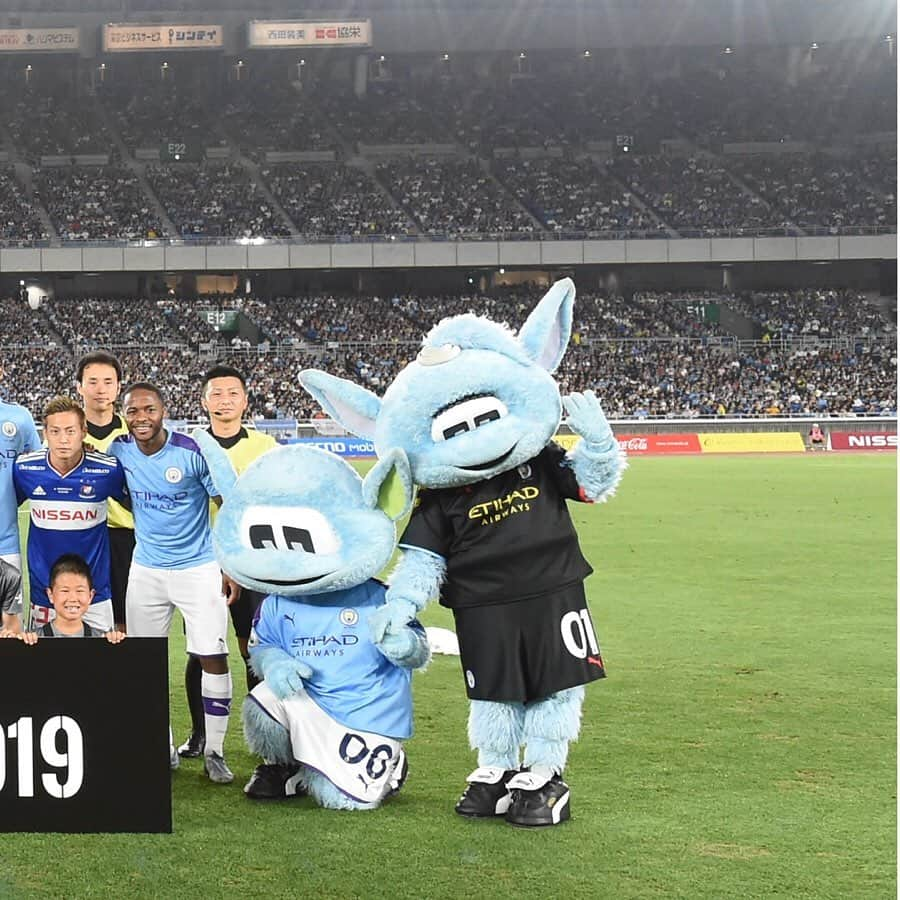 横浜F・マリノスさんのインスタグラム写真 - (横浜F・マリノスInstagram)「. Thank you for coming to #Yokohama @mancity  Good luck in upcoming 19/20 #PremierLeauge season🤙  #fmarinos #mancity」7月31日 7時04分 - yokohamaf.marinos