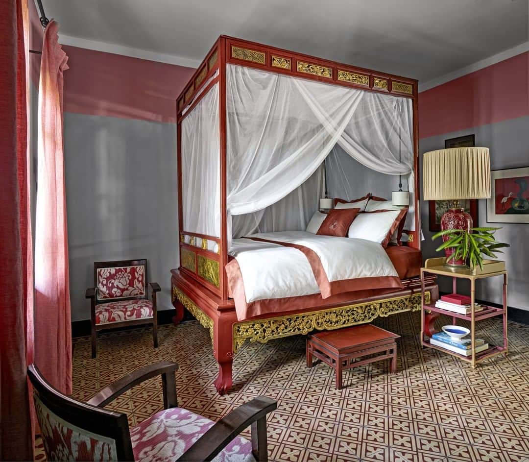 ELLE DECORさんのインスタグラム写真 - (ELLE DECORInstagram)「A guest room’s ornate gilded four-poster bed in this @caumontinteriors-designed home embraces traditional Vietnamese art forms, honoring the country in which this house resides. The antique stool is Vietnamese, and the floor tiles are by Caumintiles. Click in bio for the full tour, as seen in our July/August 2019 issue. Photo: @richardpowersphoto, Produced by Anita Sarsidi.」7月31日 7時05分 - elledecor
