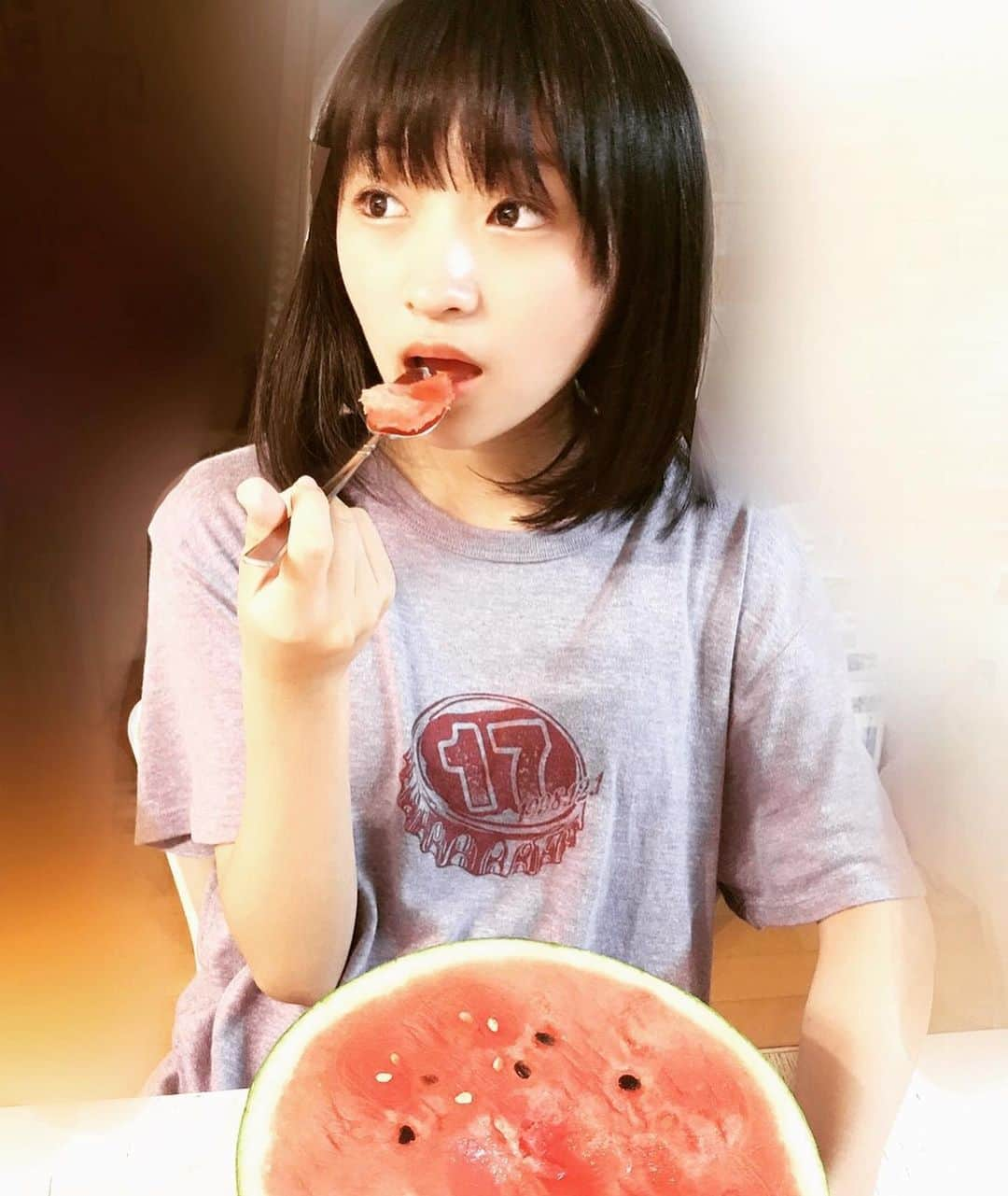 前野えまさんのインスタグラム写真 - (前野えまInstagram)「山形からスイカが届きました🍉 大きい‼️重い‼️ そしてすっごく美味しい‼️‼️ #スイカ #すいか #西瓜 #山形のすいか #山形 #山形グルメ #夏の風物詩 #夏のフルーツ #美味しい #美味しいもの #前野えま  #みんなでおこそうfavo革命」7月31日 7時14分 - maeno_ema