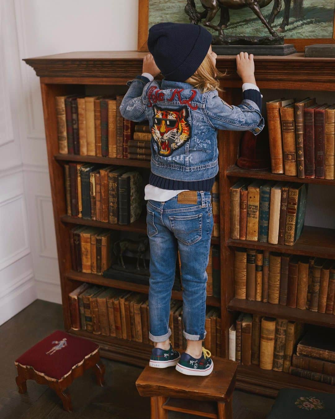 Polo Ralph Laurenさんのインスタグラム写真 - (Polo Ralph LaurenInstagram)「First day outfit inspiration.  Bold patches and embellishments create a fresh take on a classic kid’s denim jacket.  Shop via link in bio.  #RLKids #PoloRLStyle #BacktoSchool」7月31日 7時25分 - poloralphlauren