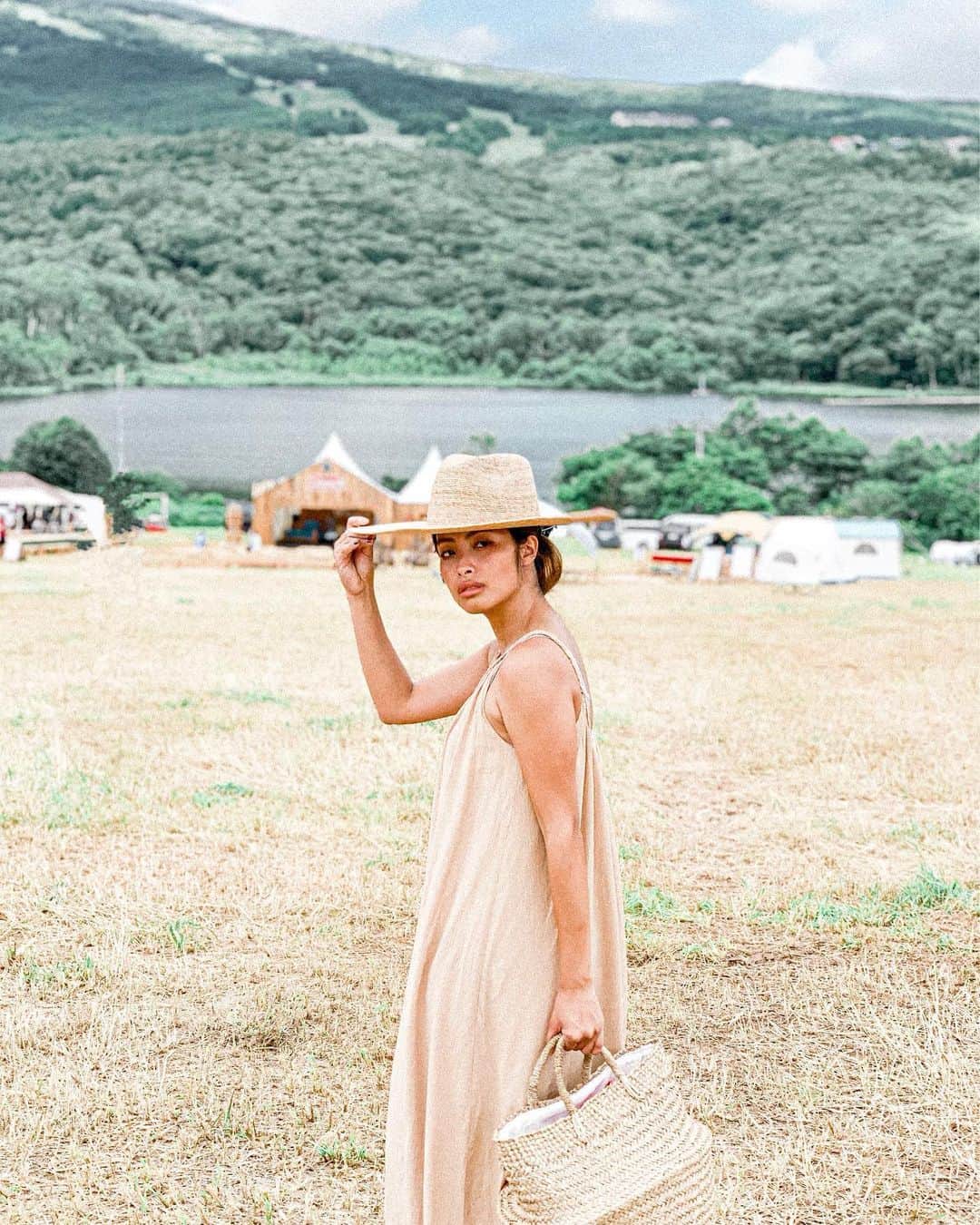 のインスタグラム：「・ ・ @coleman_japan 主催の"the Coleman Camp"🏕🌲 たくさんの方がキャンプされてました！ 素敵なロケーションでのキャンプは最高❤️ ・ one piece… @cavezarosso hat… @lackofcoloraus ・ #キャンプ#キャンプ女子#アウトドア#アウトドア女子#コーヒー#珈琲#moaning#Camp#outdoor#ソトアソビ#mountain_world#キャンプ用品#キャンプしたい#キャンプ好き #アウトドア好き#キャンプ好きな人と繋がりたい#キャンプ好きと繋がりたい#コールマン#Coleman#summer#Lifestyle#嬬恋#無印良品カンパーニャ嬬恋キャンプ場#群馬県#campzine掲載希望#traveler#travel#BBQ#バーベキュー#キャンプ仲間募集中」