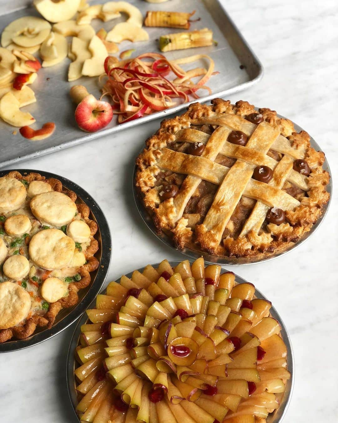 DOMINIQUE ANSEL BAKERYさんのインスタグラム写真 - (DOMINIQUE ANSEL BAKERYInstagram)「It’s never too early to start thinking about fall and...Pie Night. 🥧 We have some fun ideas and surprises in the works for NYC, LA, and London Pie Nights this year...can’t wait to share them with you all soon. What your favorite kind of pie and why? #PieNight」7月31日 7時44分 - dominiqueansel