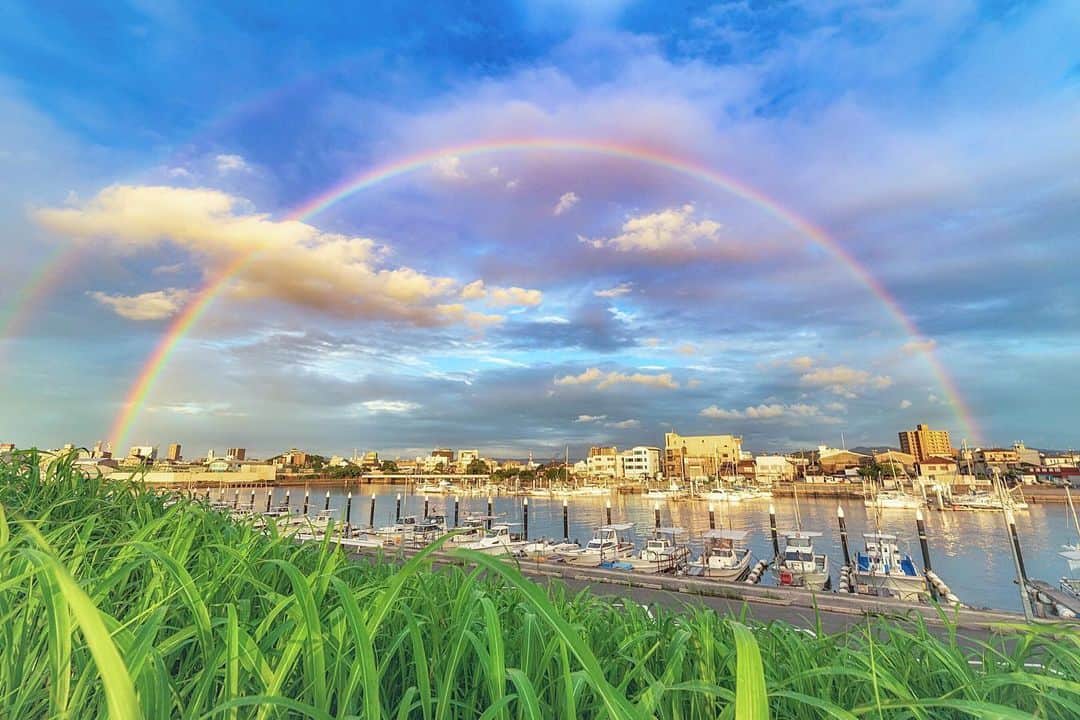 のインスタグラム：「🌈Over the Rainbow🌈 . 天気って不思議だ ただの空模様にこんなにも気持ちを動かされてしまう by 天気の子 . Location:和歌山 Wakayama / Japan Data:2019.7.26 . #art_of_japan_ #tokyocameraclub #dpj_member #team_jp_ #IG_PHOS #photo_jpn #ptk_japan #pt_life_ #bestjapanpics #Lovers_Nippon #TandDフォトコンテスト2019 #discover #sorakataphoto #LBJ_VIP #light_nikon #IGersJP #広がり同盟メンバー #japan_of_insta #s_shot #bestphoto_japan #Japan_Daytime_View #jgrv_member #ap_japan_wide #colore_de_saison #special_spot_member #kf_gallery_vip #nipponpic_member #Rox_Captures #LINES_and_POINTS #inspiring_shot」