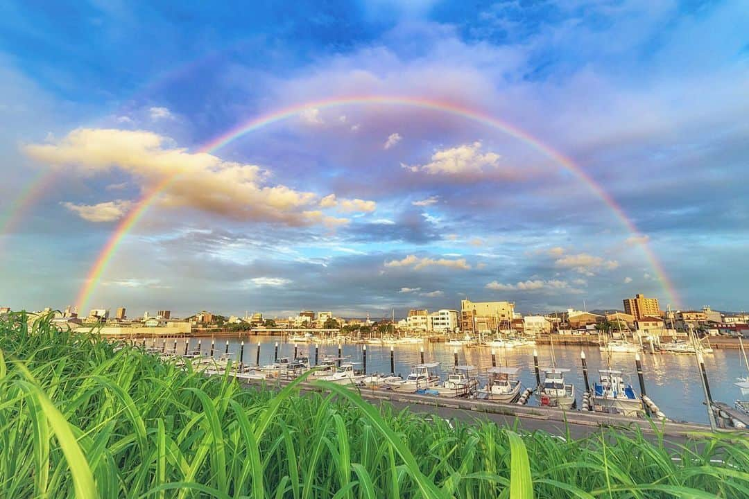 コサさんのインスタグラム写真 - (コサInstagram)「🌈Over the Rainbow🌈 . 天気って不思議だ ただの空模様にこんなにも気持ちを動かされてしまう by 天気の子 . Location:和歌山 Wakayama / Japan Data:2019.7.26 . #art_of_japan_ #tokyocameraclub #dpj_member #team_jp_ #IG_PHOS #photo_jpn #ptk_japan #pt_life_ #bestjapanpics #Lovers_Nippon #TandDフォトコンテスト2019 #discover #sorakataphoto #LBJ_VIP #light_nikon #IGersJP #広がり同盟メンバー #japan_of_insta #s_shot #bestphoto_japan #Japan_Daytime_View #jgrv_member #ap_japan_wide #colore_de_saison #special_spot_member #kf_gallery_vip #nipponpic_member #Rox_Captures #LINES_and_POINTS #inspiring_shot」7月31日 7時45分 - kosa_photo