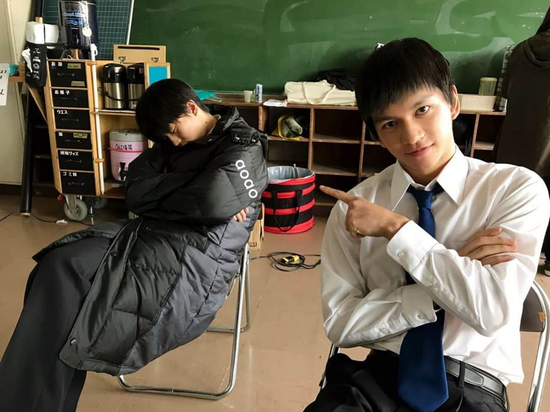 伊藤健太郎さんのインスタグラム写真 - (伊藤健太郎Instagram)「伊藤健太郎主演・田中偉登出演映画 『惡の華』9/27（金）公開！ 最速上映会でご覧下さった皆様、ありがとうございます！ 原作ファンの皆様の感想、押見先生&井口監督の言葉に胸踊る深夜。 春日と小島の休憩時間をそっと置いておきます。 ‪観るべし！‬！！ . 予告編 https://youtu.be/smm_A9Tq6iM . 公式サイト http://akunohana-movie.jp/sp/ . @aoao_tt_  @akunohana_movie0927  #aoao  #伊藤健太郎  #惡の華  #田中偉登  #井口昇 監督 #クソムシ  #華が咲いたよ  #ハナガサイタヨ」7月31日 7時45分 - kentaro_official_