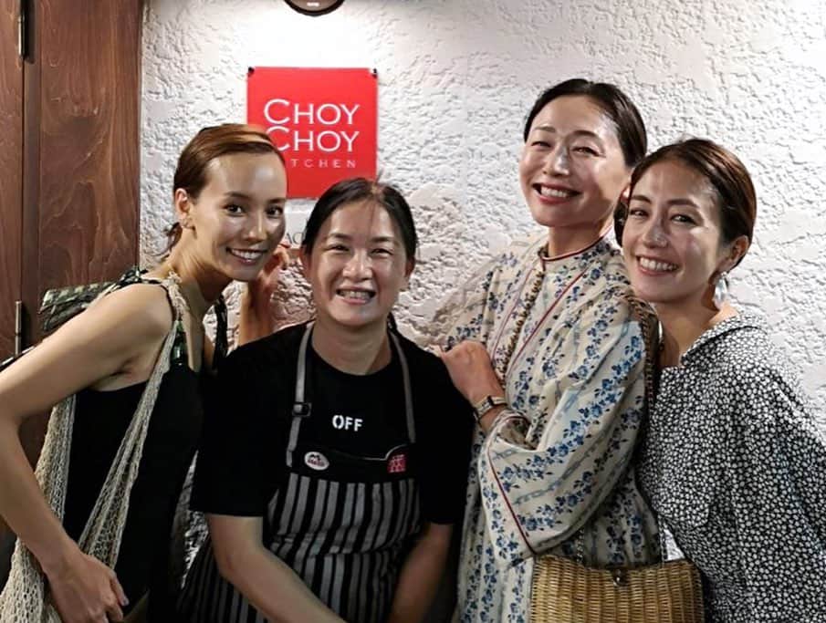 黒沢祐子さんのインスタグラム写真 - (黒沢祐子Instagram)「・ ・ 食べて飲むことが好きなふたりとの安定の婦人会 いつもながら美味しくて幸せで楽しかった！  ここ行ってみたい！と満場一致したChoy Choy Kitchen 2019年グルマン世界料理本賞を獲得した上海出身の女性シェフGrace Choyが創る無化調な身体に優しい香港料理のフルコース  無化調なのに素材からの味が美味しくて 身体も心も幸せな気持ちになった Graceもとってチャーミングでステキな方  満たされ過ぎて⁈もう1杯ナチュール飲みに行った 葡吞で偶然の再会もあり素晴らしいワインもいただけて幸せ  また9月にね ありがとう😊 ・ ・ #life #friends #美人なお友達 #生きてて良かった♡」7月31日 7時48分 - yukowedding