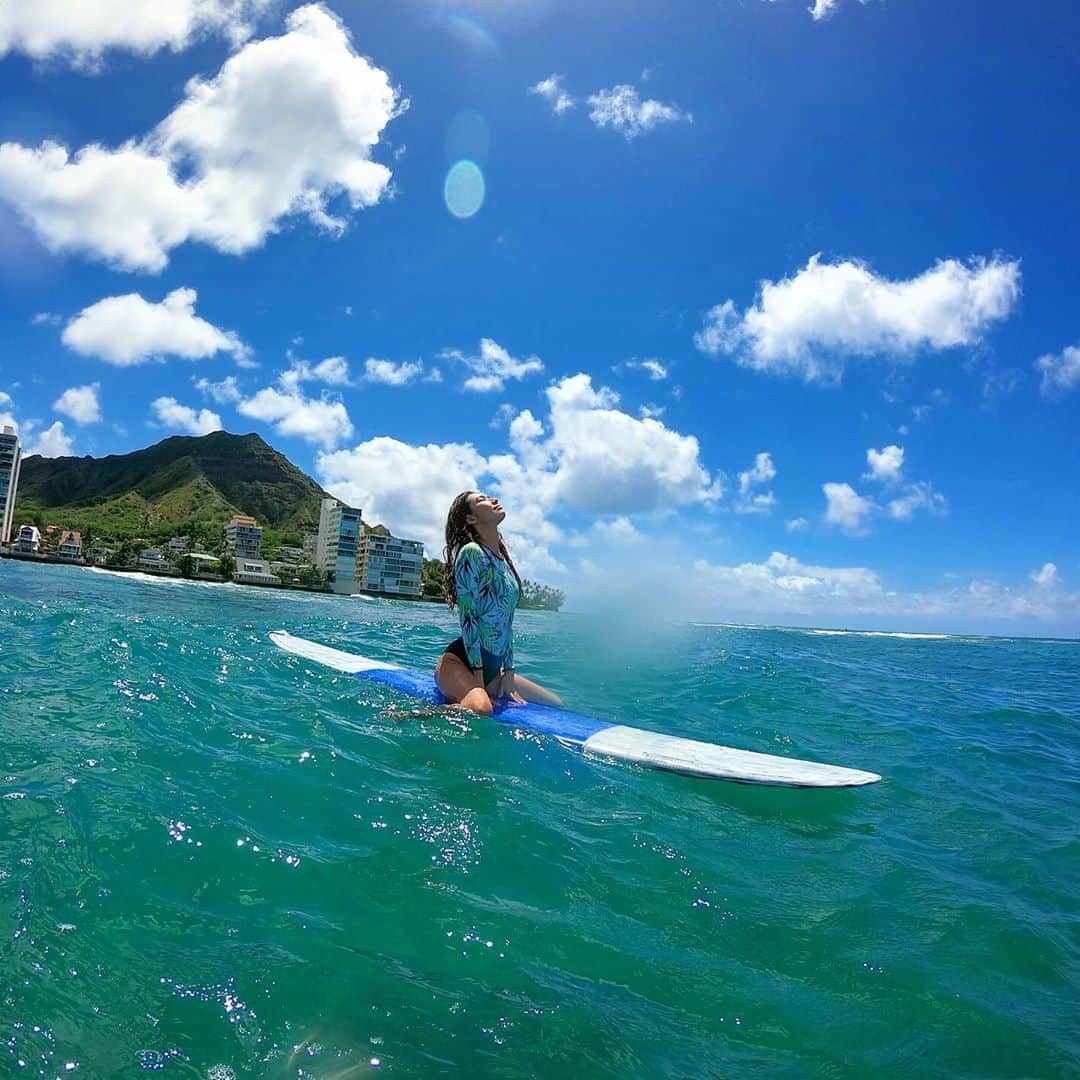 南美沙さんのインスタグラム写真 - (南美沙Instagram)「ダイヤモンドヘッドを見ながらサーフィン🏄‍♀️. . ここのポイント最高に気持ちいいです🏄‍♀️🌺. . .  #hawaii #ハワイ #hawaiilife #ハワイライフ #ハワイ暮らし #ハワイに住む . #surf #surfing  #好き  #波 #サーフガール#波乗り女子 #サーファー #surfergirl  #surf #サーフィン女子 #サーフィン  #海 #南美沙  #波乗り #サーフィン好きな人と繋がりたい  #サーフィンライフ  #海 #goprojp #goproのある生活  #gopro  #goprohero7  #gopro女子」7月31日 7時48分 - miee.misa