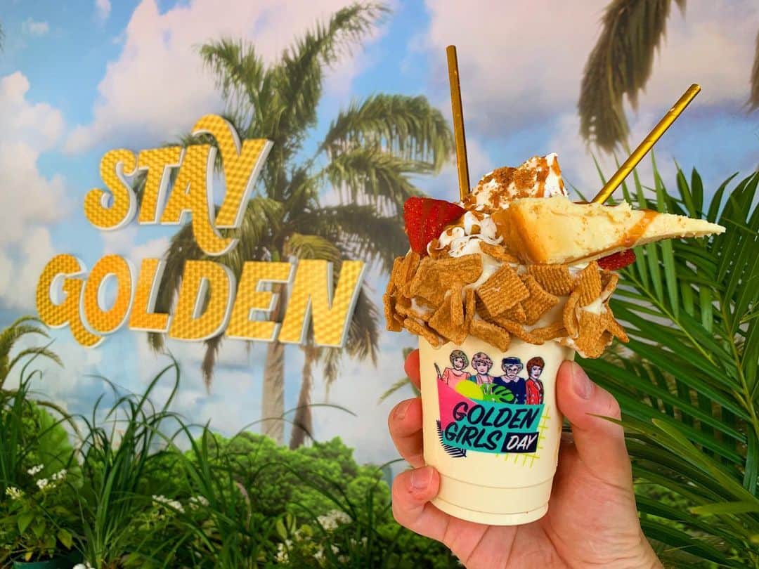 アメリカン・ブロードキャスティング・カンパニーのインスタグラム：「🎶 Thank you for being a friend! 🎶 We're in Miami checking out the amazing #GoldenGirlsDay milkshake pop-up experience! There's plenty of merch, photo ops, and MILKSHAKES (with a cheesecake on top, of course)! ✨ Check out our Story for more! #NationalCheesecakeDay」