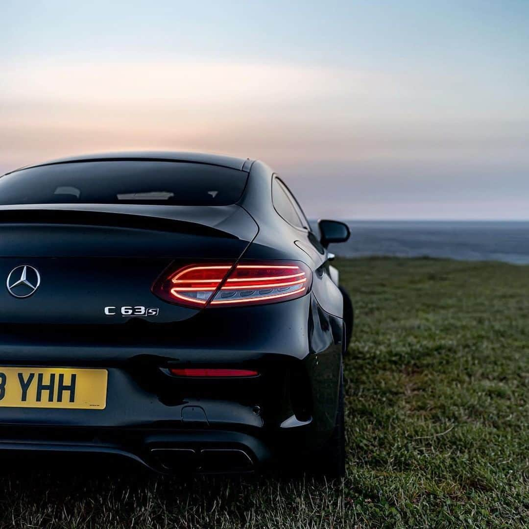 メルセデス・ベンツさんのインスタグラム写真 - (メルセデス・ベンツInstagram)「Just enjoying this view. 💓 Photo by @shotbyjamieb. __________ [Mercedes-AMG C 63 S Coupé | Kraftstoffverbrauch kombiniert: 10,1 l/100 km | CO₂-Emissionen kombiniert: 230 g/km | mb4.me/nefz] . #MercedesBenz #⭐ #MercedesAMG #AMG #CClass #DrivingPerformance #AMGC63S #Coupé #mbfanphoto #automotivedesign #scenicdrive #mbcar」7月31日 8時12分 - mercedesbenz