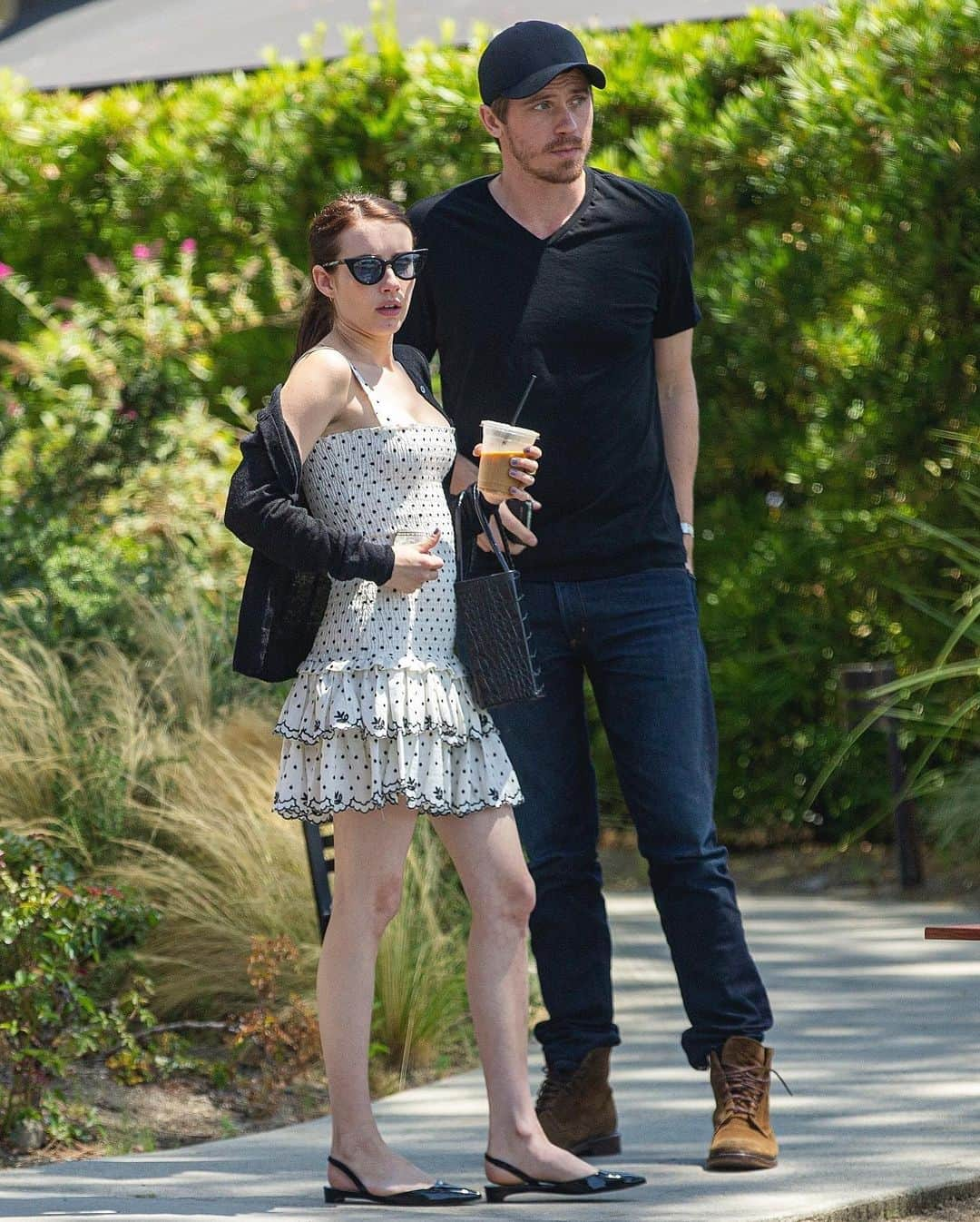 Just Jaredさんのインスタグラム写真 - (Just JaredInstagram)「@emmaroberts and boyfriend Garrett Hedlund were spotted on a Tuesday afternoon lunch date in L.A. #EmmaRoberts #GarrettHedlund Photos: Backgrid」7月31日 8時26分 - justjared